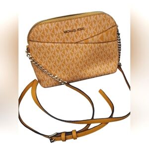 ✨Free 💌 shipping ✨MICHAEL KORS JET SET (orange) TRAVEL CROSSBODY PURSE BAG